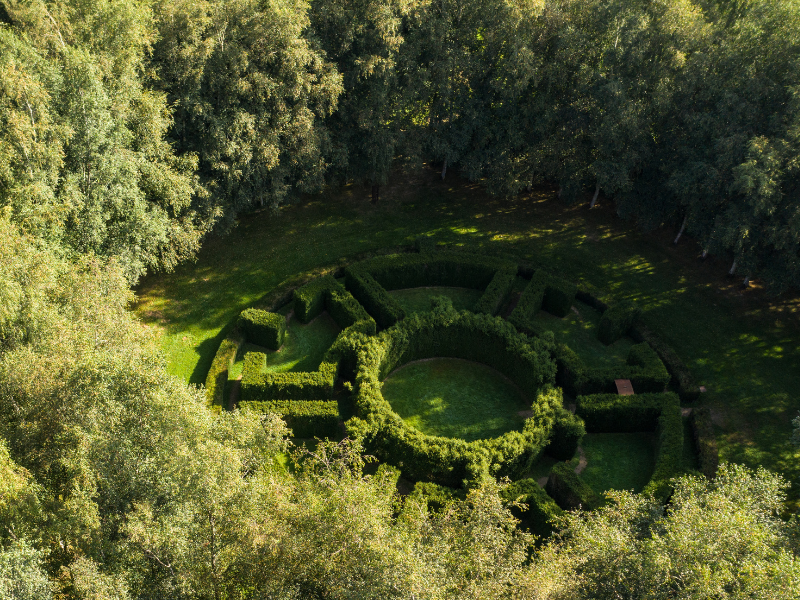 RENDEZVOUS IN THE GARDENS
