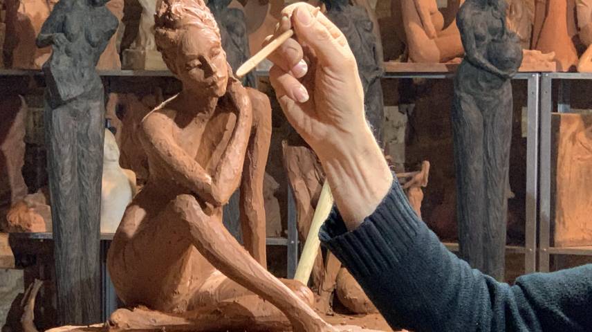 Stage de modelage, modèle nu féminin 